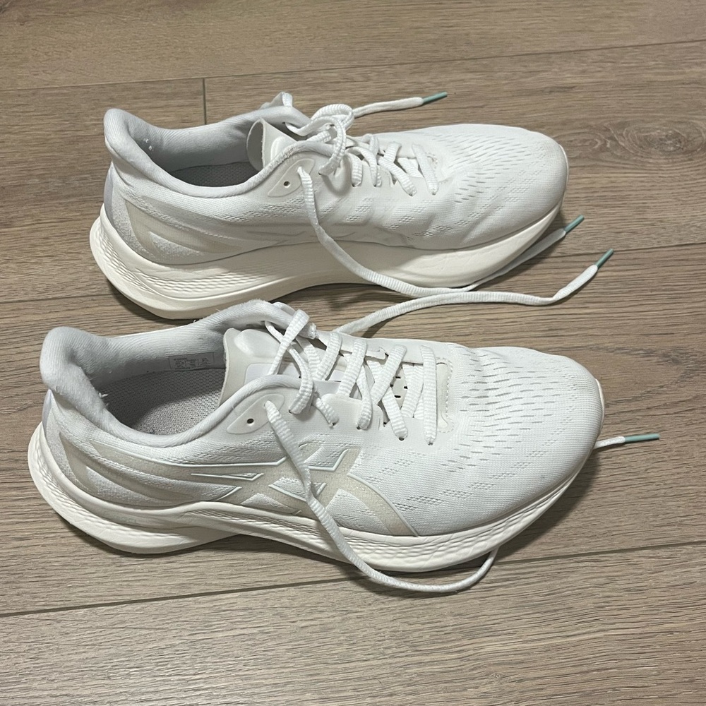 Asics GT 2000 v12 size 8.5